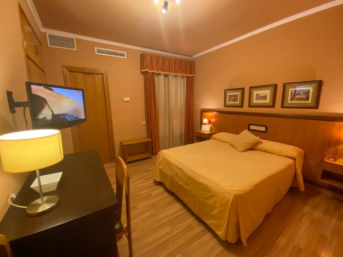 Hotel Don Juan Navalvillar de Pela Екстер'єр фото