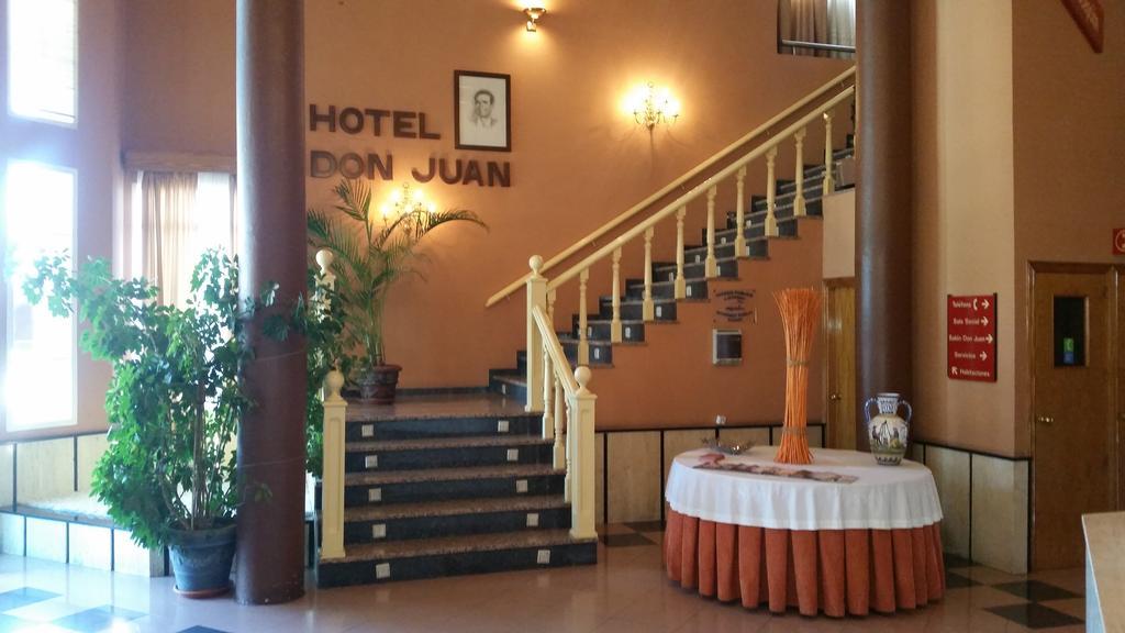 Hotel Don Juan Navalvillar de Pela Екстер'єр фото